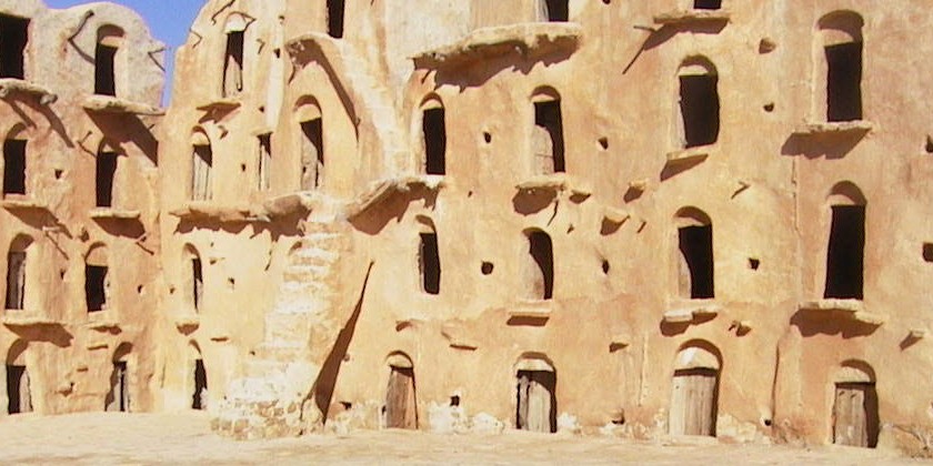 Circuit “Sable et Oasis” – Djerba, Matmata, Tataouine, Chenini